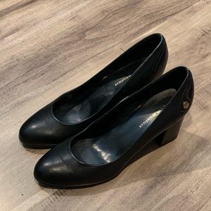 Woman’s Tommy heels